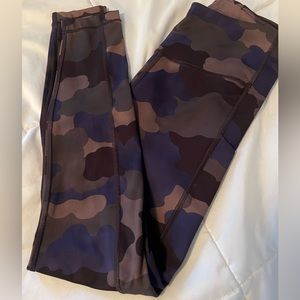 Athleta Ultimate Stash 7/8 Printed tight